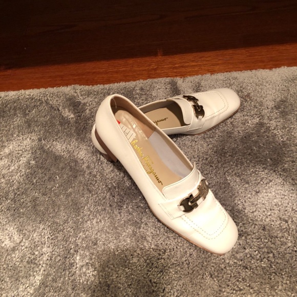Salvatore Ferragamo White Flats, 7 1/2 AA, Gancini - Picture 3 of 8